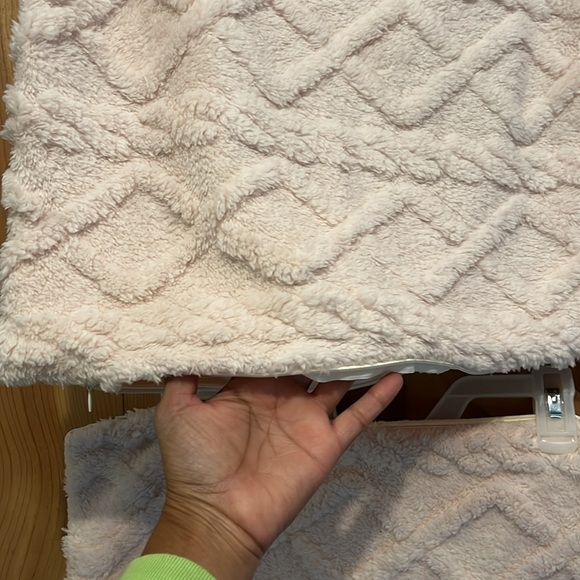 MADIZZ Set of 2 Soft fuzzy Short Wool Fleece Throw Pillow Covers 20x20 “ Beige - Picture 7 of 8